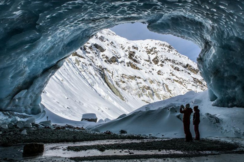 Découverte des grottes du glacier